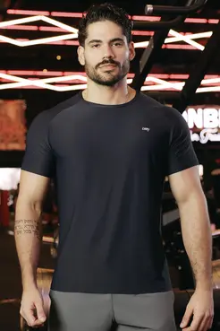 T-SHIRT MASCULINA BÁSICA GRAFIATO