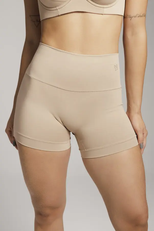SHORT CURTO COM PALA DUPLA